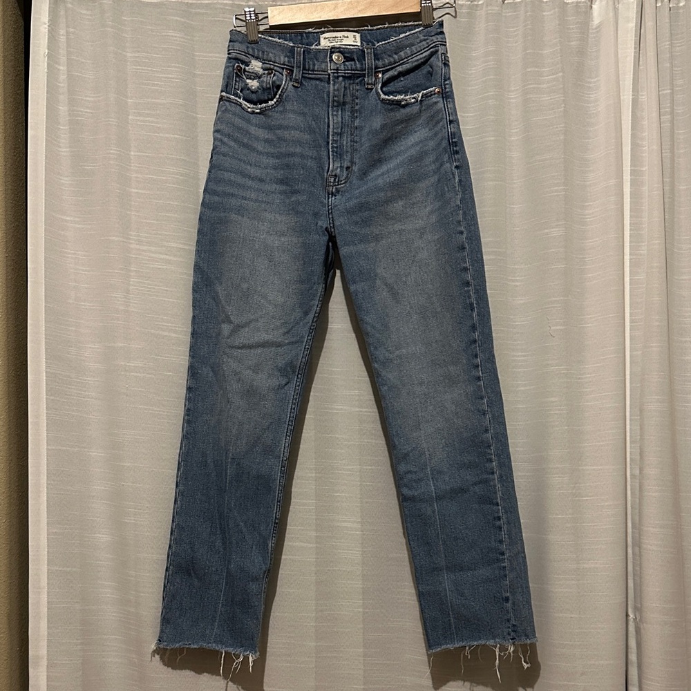 Abercrombie & Fitch Ultra High Rise Ankle Straight Jean
